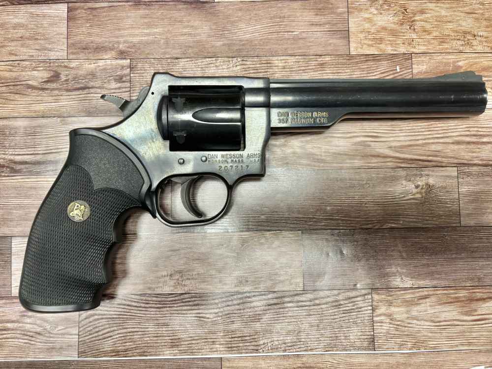 DAN WESSON MODEL 14-2 W/ 6 INCH BARREL 357 MAGNUM. NO RESERVE -img-1