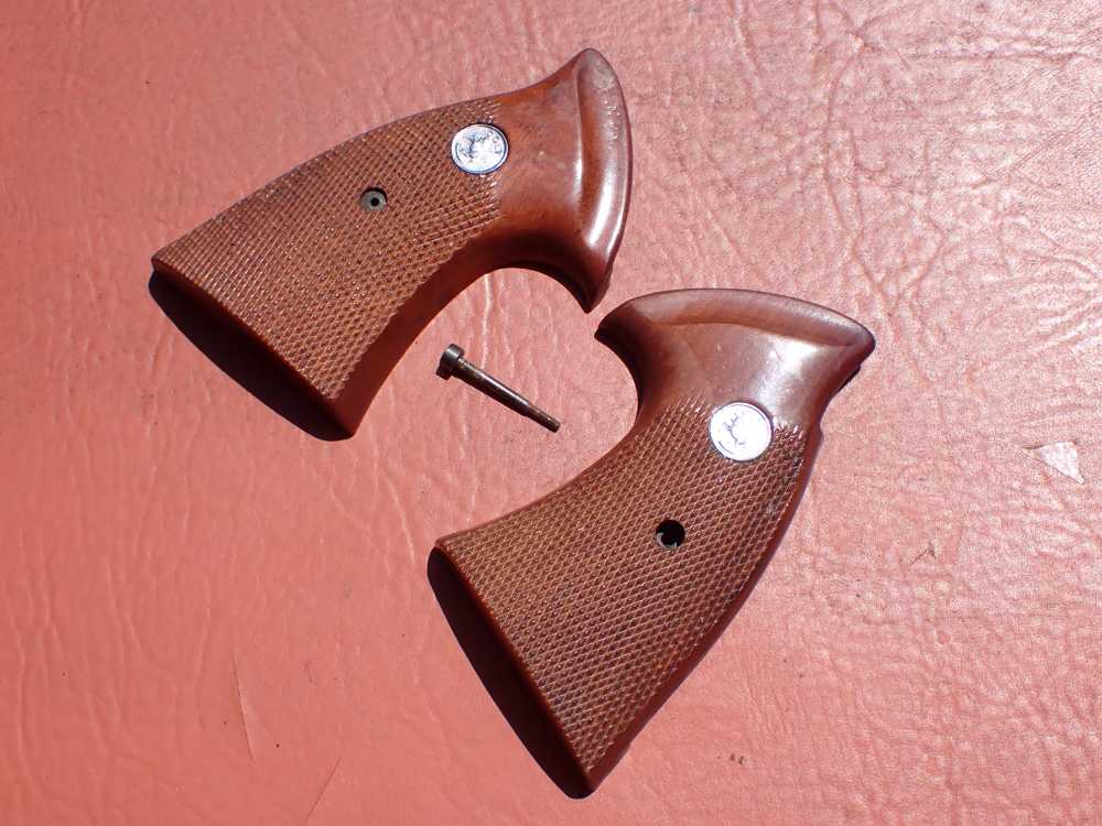 COLT TROOPER MK III FACTORY REVOLVER TARGET GRIPS WITH SCREW-img-3