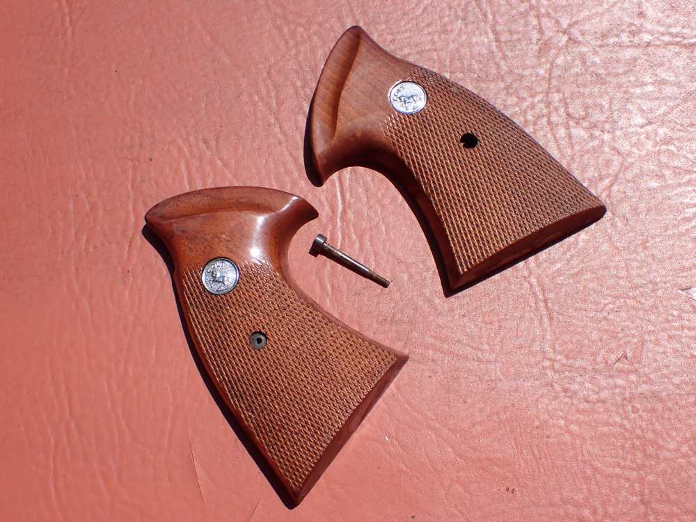 COLT TROOPER MK III FACTORY REVOLVER TARGET GRIPS WITH SCREW-img-2