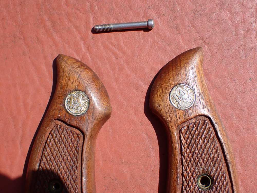 SMITH & WESSON MODEL J FRAME SQUARE BUTT FACTORY GRIPS WITH SCREW-img-11