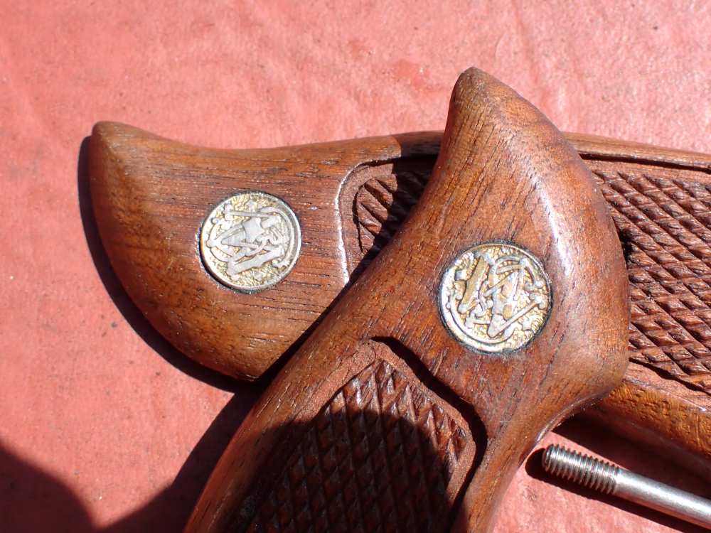 SMITH & WESSON MODEL J FRAME SQUARE BUTT FACTORY GRIPS WITH SCREW-img-13