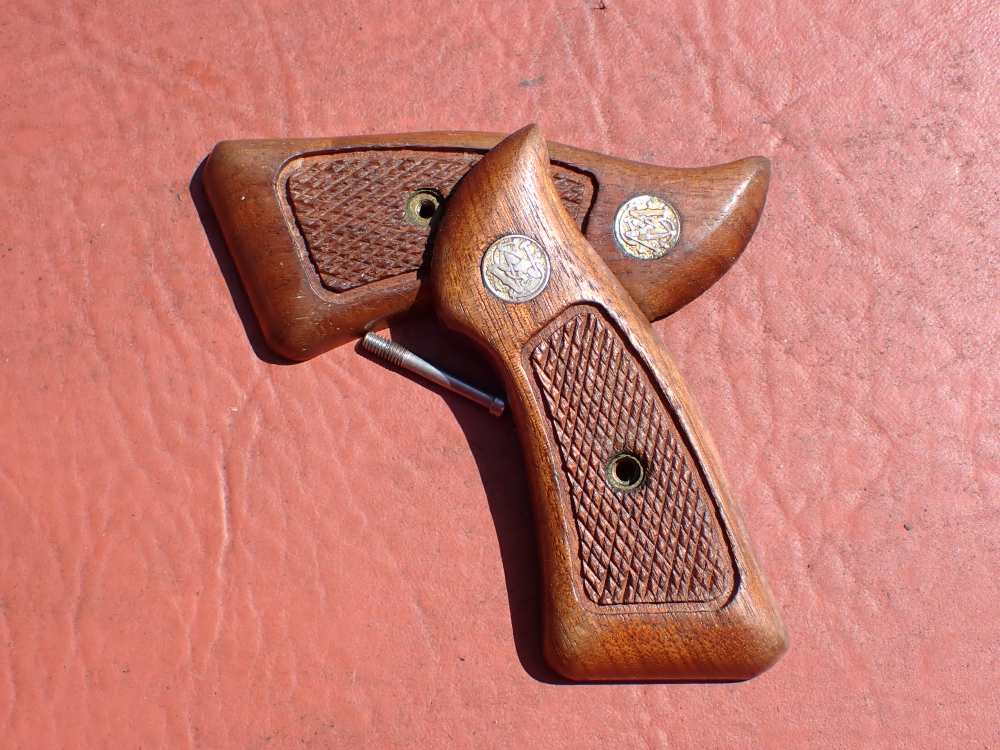 SMITH & WESSON MODEL J FRAME SQUARE BUTT FACTORY GRIPS WITH SCREW-img-14