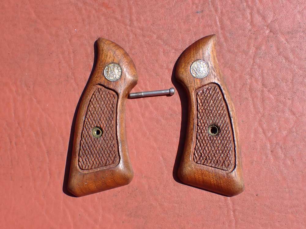 SMITH & WESSON MODEL J FRAME SQUARE BUTT FACTORY GRIPS WITH SCREW-img-0