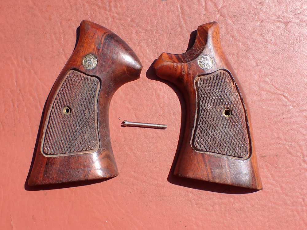 SMITH & WESSON MODEL K FRAME SQUARE BUTT TARGET GRIPS WITH SCREW-img-0