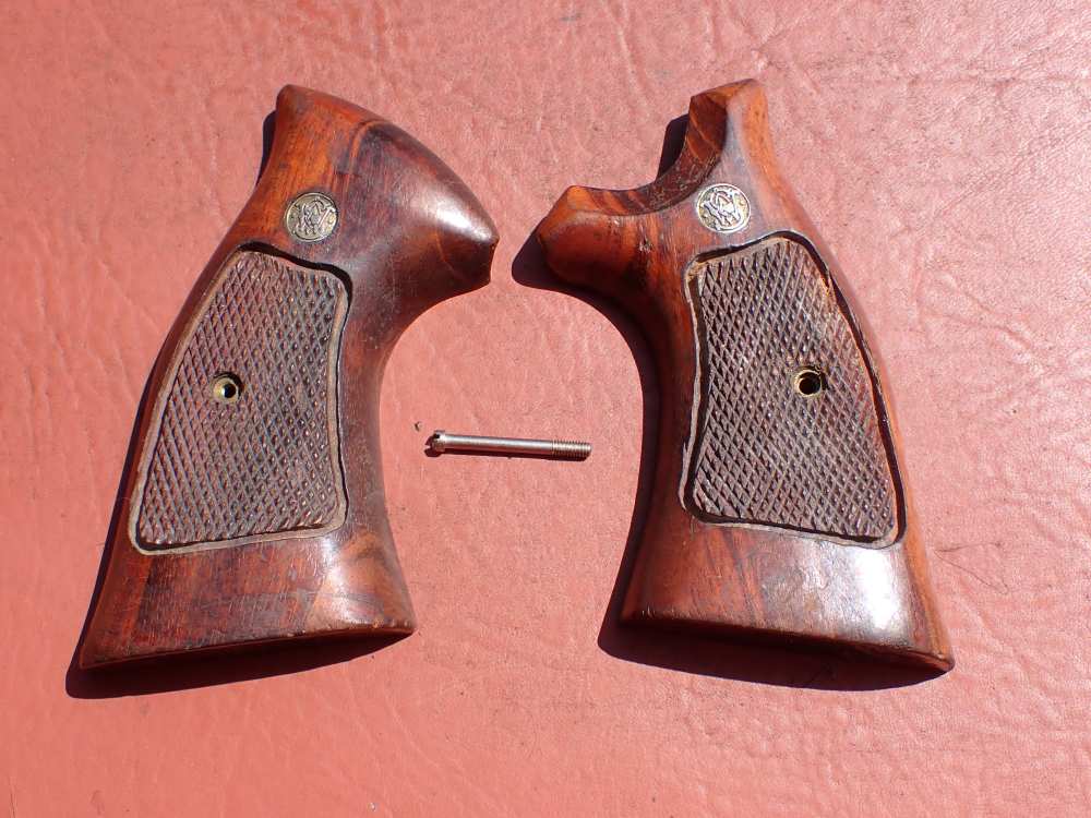 SMITH & WESSON MODEL K FRAME SQUARE BUTT TARGET GRIPS WITH SCREW-img-1