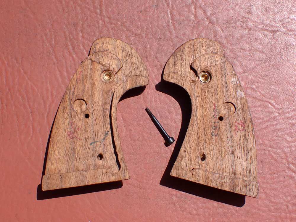 COLT PYTHON FACTORY REVOLVER CHECKERED WOOD GRIPS WITH SCREW (VERY NICE)-img-5