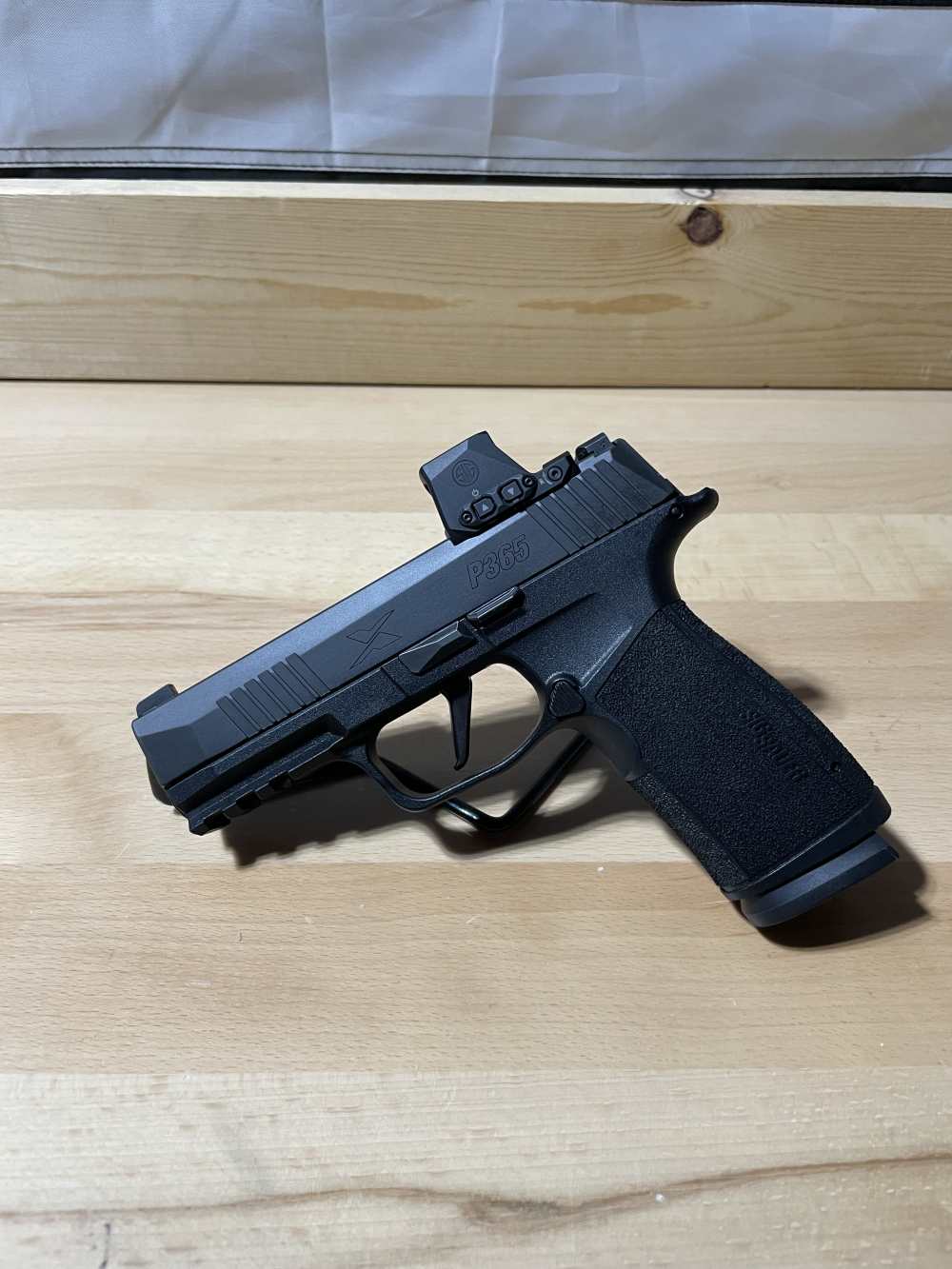 Sig Sauer P365 X-Macro w Sig Romeo X Optic LNIB-img-1