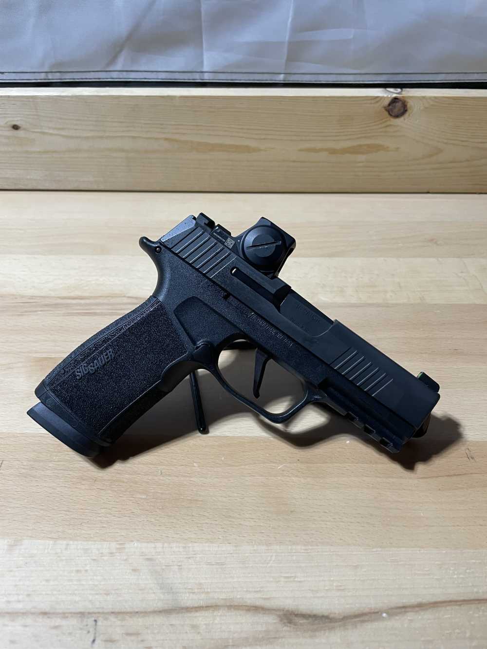 Sig Sauer P365 X-Macro w Sig Romeo X Optic LNIB-img-2