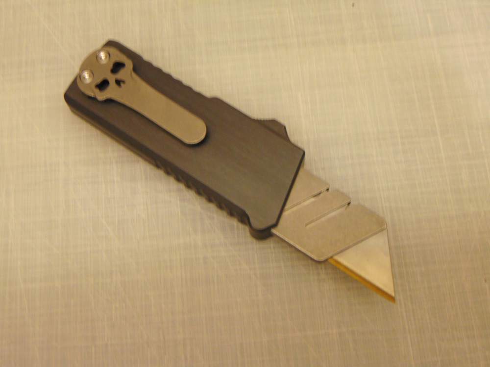 Chaves CHUB Custom Blood Splatter Utility Blade OTF-img-1