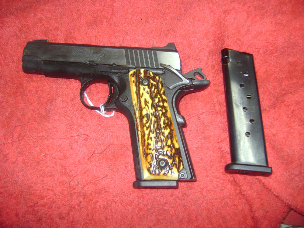BROWNING BLACK LABEL 1911 380 2-8rd MAGAZINES HORN GRIPS-img-0