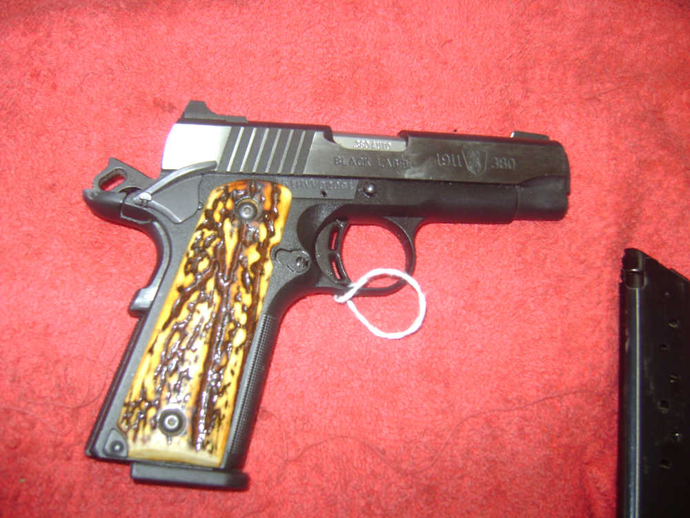 BROWNING BLACK LABEL 1911 380 2-8rd MAGAZINES HORN GRIPS-img-3