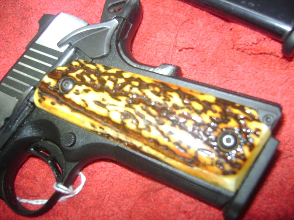BROWNING BLACK LABEL 1911 380 2-8rd MAGAZINES HORN GRIPS-img-1
