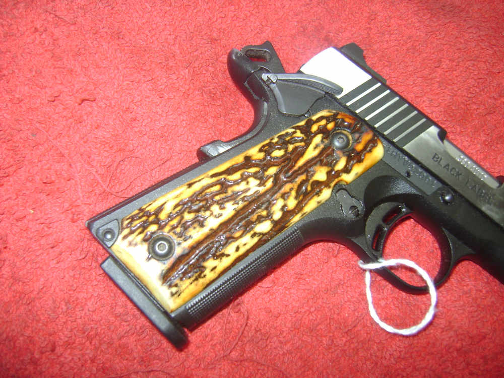 BROWNING BLACK LABEL 1911 380 2-8rd MAGAZINES HORN GRIPS-img-4