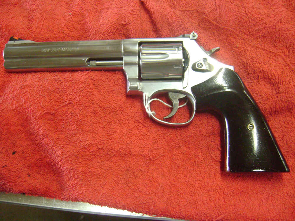 SMITH & WESSON MODEL 686-6 357magnum  6"barrel CUSTOM WOOD GRIPS-img-0