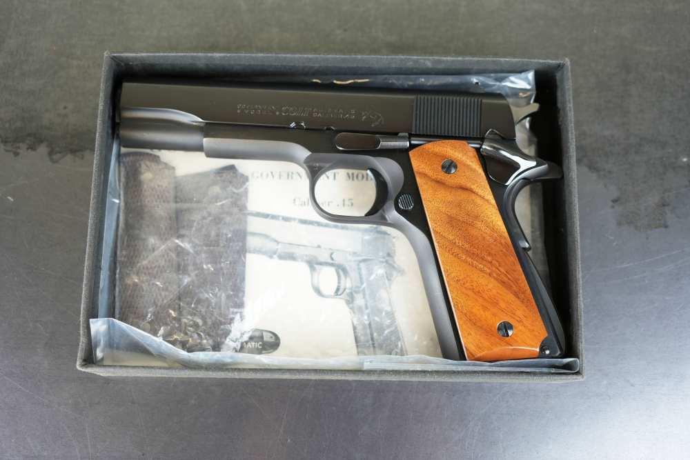 Colt Government Model .45 ACP – 1969 Production – Box, Manual & Grips-img-46