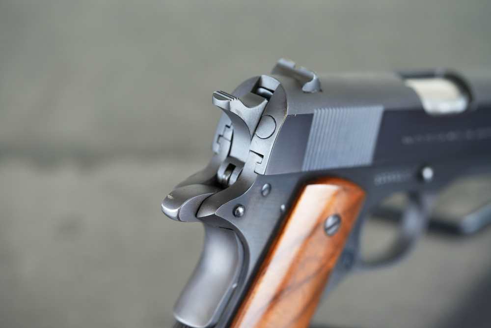 Colt Government Model .45 ACP – 1969 Production – Box, Manual & Grips-img-17
