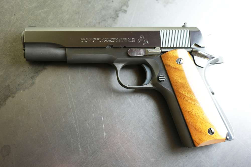 Colt Government Model .45 ACP – 1969 Production – Box, Manual & Grips-img-82