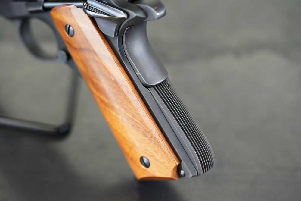 Colt Government Model .45 ACP – 1969 Production – Box, Manual & Grips-img-20