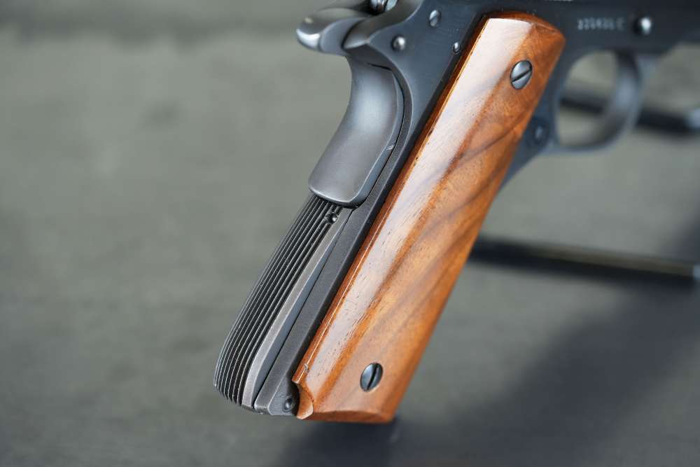 Colt Government Model .45 ACP – 1969 Production – Box, Manual & Grips-img-18