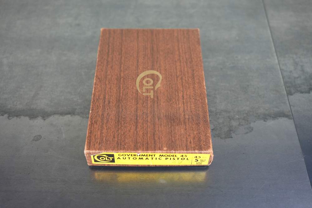 Colt Government Model .45 ACP – 1969 Production – Box, Manual & Grips-img-32