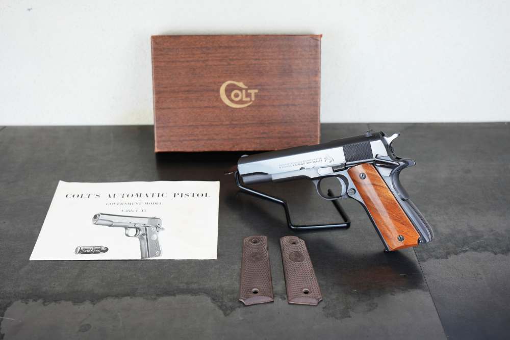 Colt Government Model .45 ACP – 1969 Production – Box, Manual & Grips-img-0