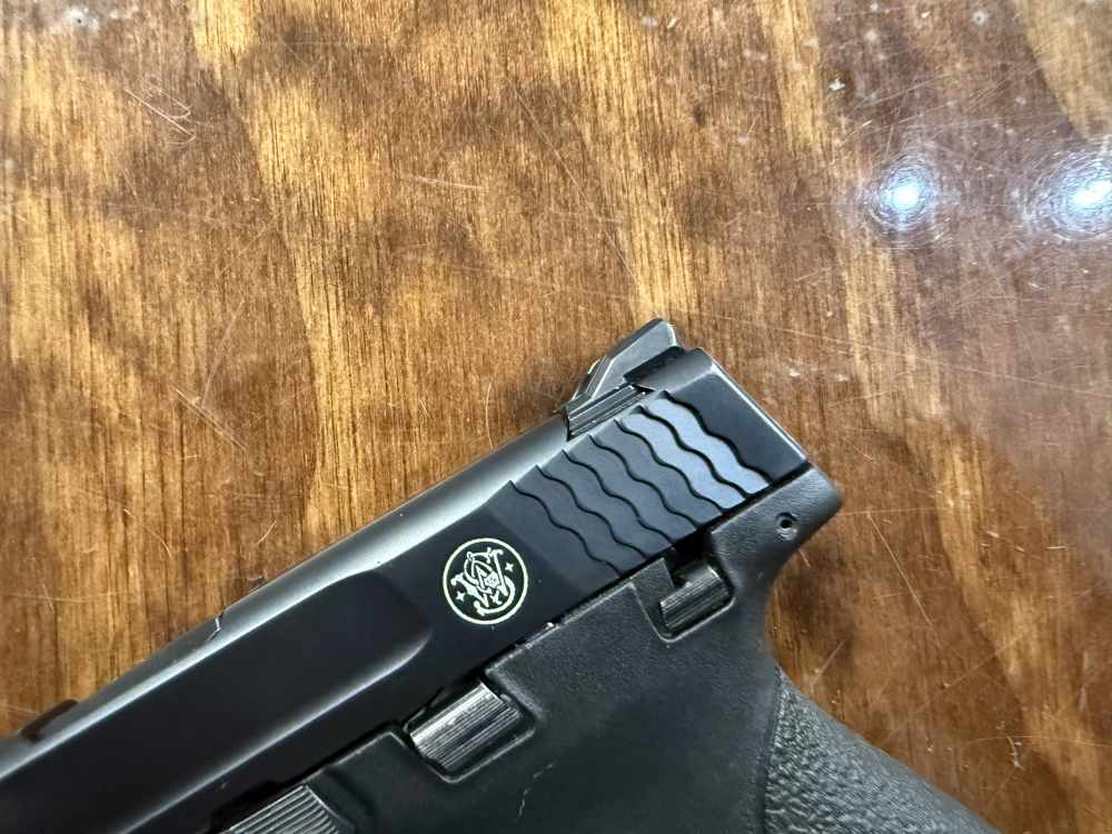 Preowned S&W M&P Shield 1.0 in 9mm-img-4