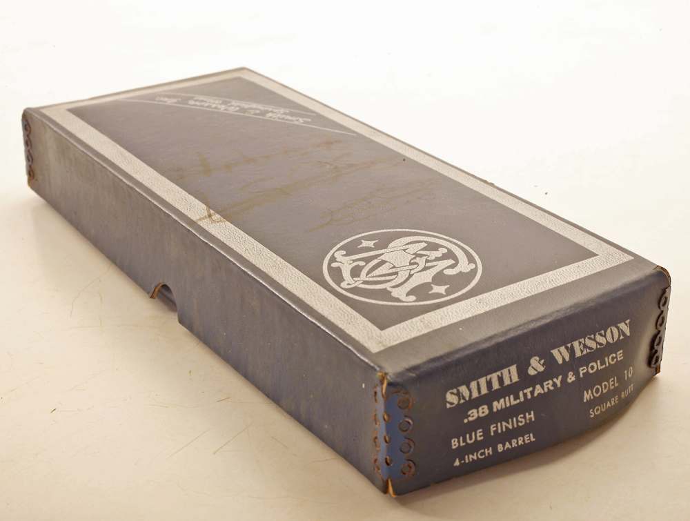 SMITH & WESSON MILITARY & POLICE MODEL 10  4" BARREL 2 x EMPTY BOXES.-img-1