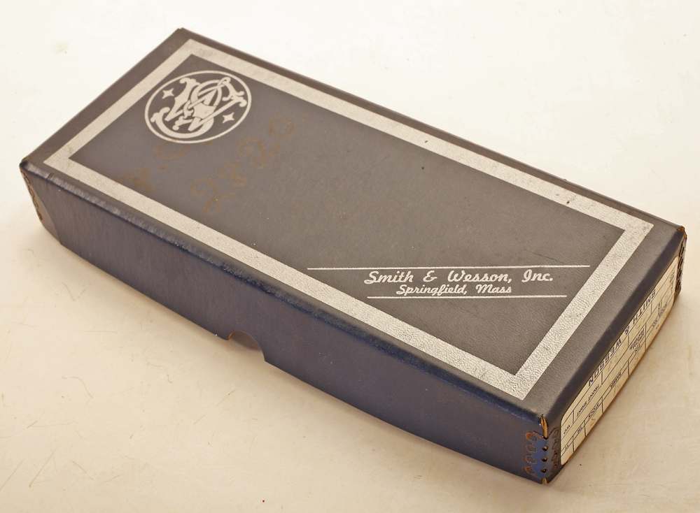 SMITH & WESSON MILITARY & POLICE MODEL 10  4" BARREL 2 x EMPTY BOXES.-img-2