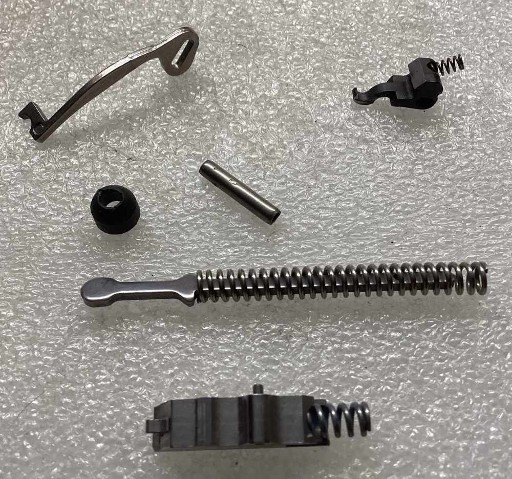 Smith and Wesson 638, 38 S+W Spl,  LOT OF 9 INTERNAL PARTS -img-1