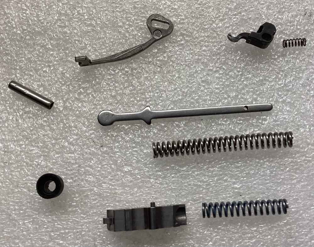 Smith and Wesson 638, 38 S+W Spl,  LOT OF 9 INTERNAL PARTS -img-0