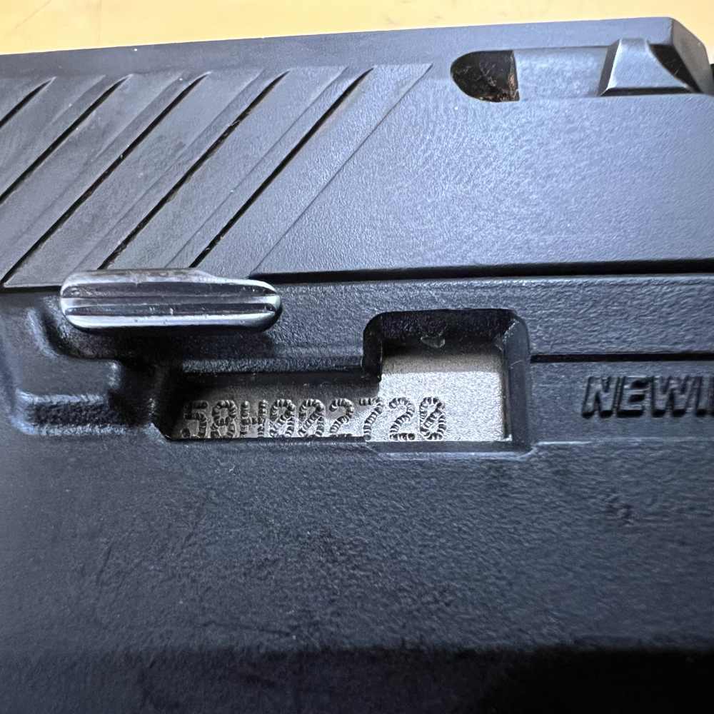 Sig Sauer P320 9mm 15rd W/Hard Case, Grip Module Assy, and Extras! -img-11