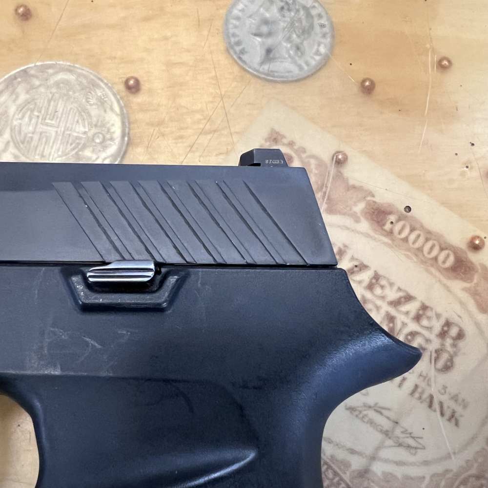 Sig Sauer P320 9mm 15rd W/Hard Case, Grip Module Assy, and Extras! -img-3