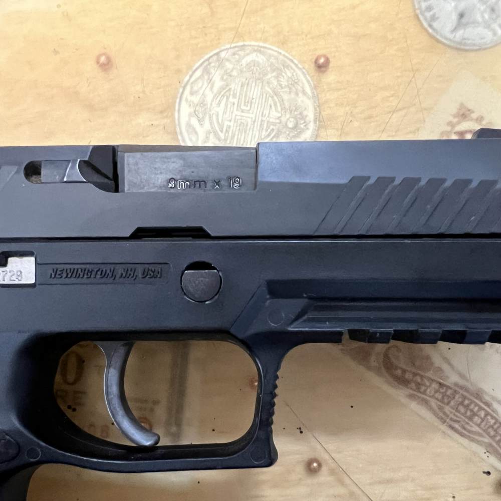 Sig Sauer P320 9mm 15rd W/Hard Case, Grip Module Assy, and Extras! -img-9