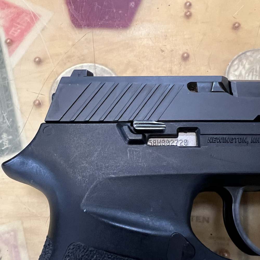 Sig Sauer P320 9mm 15rd W/Hard Case, Grip Module Assy, and Extras! -img-8