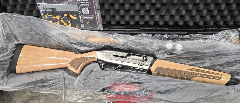 Browning Maxus II Ultimate Maple 12Ga 3" 26" New-img-0