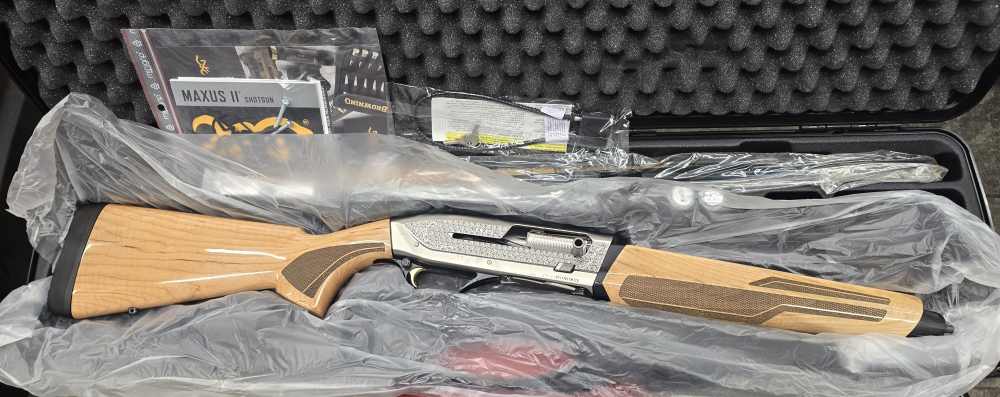 Browning Maxus II Ultimate Maple 12Ga 3" 26" New-img-0