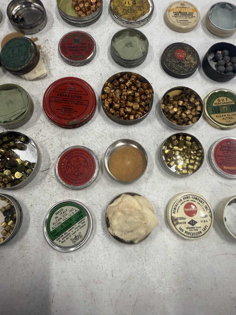LOT OF 19 Percussion caps tins vintage and antique! WOW!-img-7