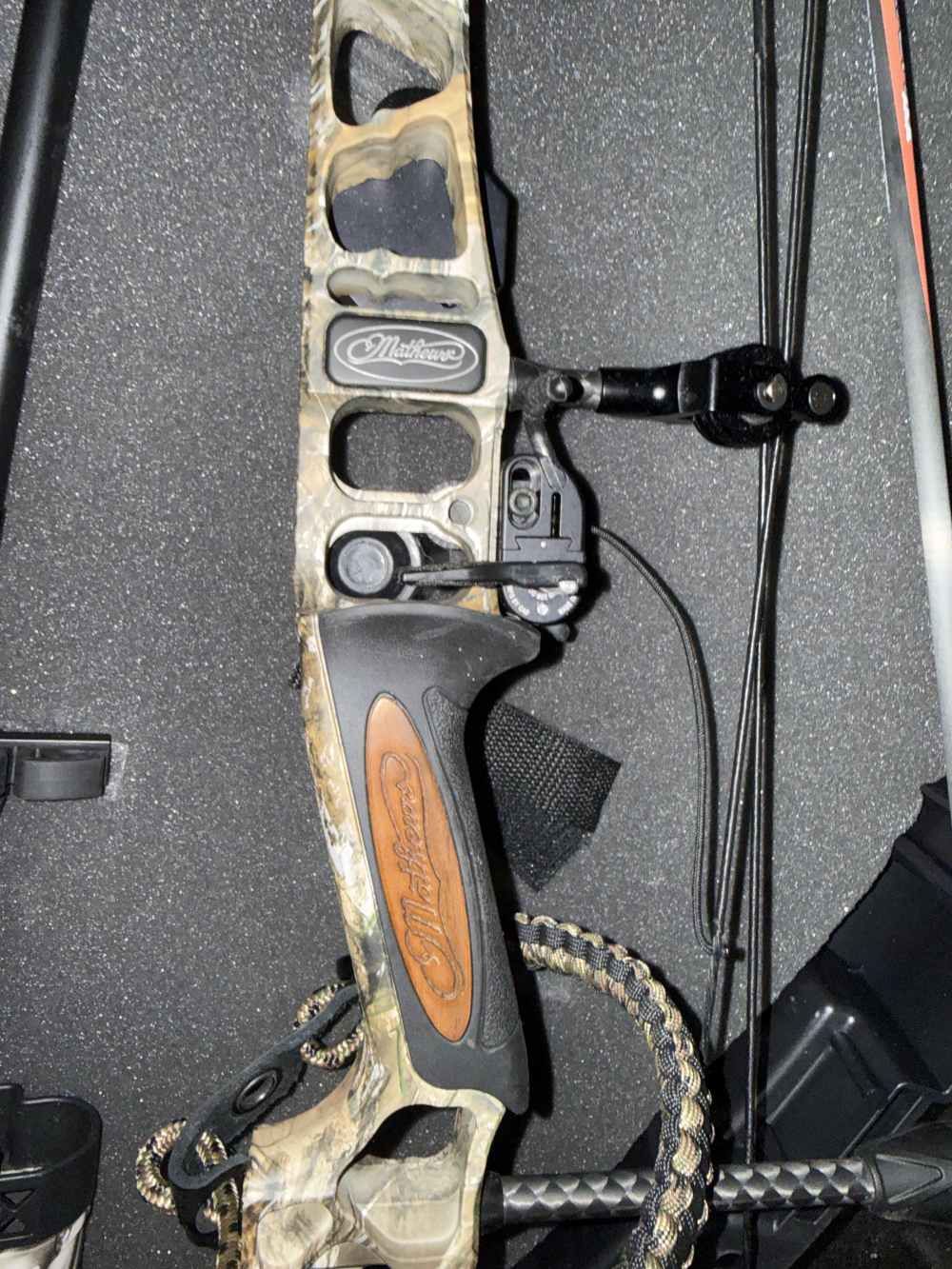 Mathews Vertix Compound Bow - Camo - With Case, Arrows & Accessories-img-6