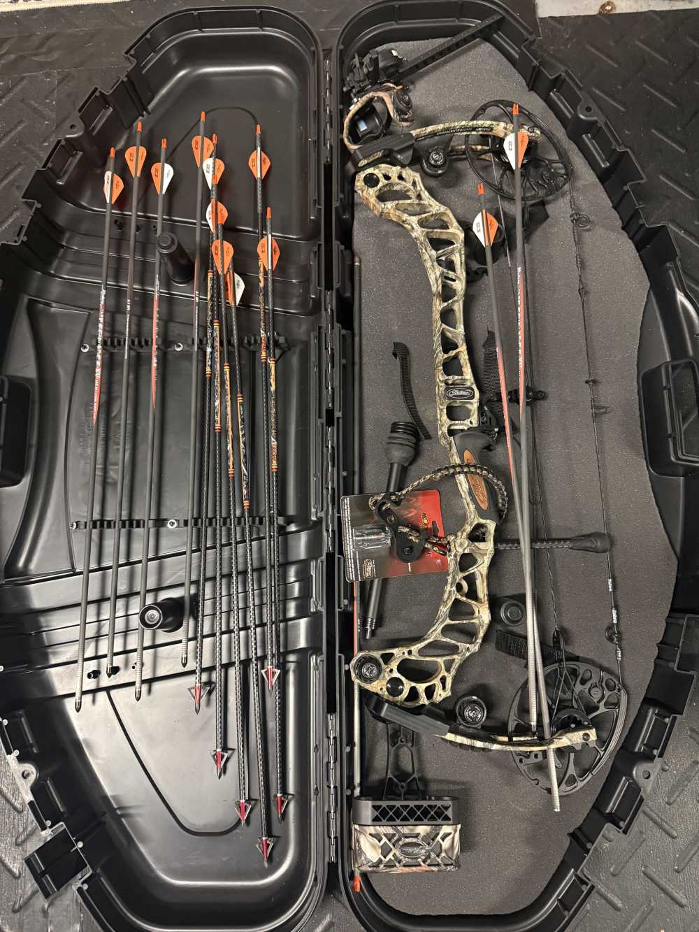 Mathews Vertix Compound Bow - Camo - With Case, Arrows & Accessories-img-0