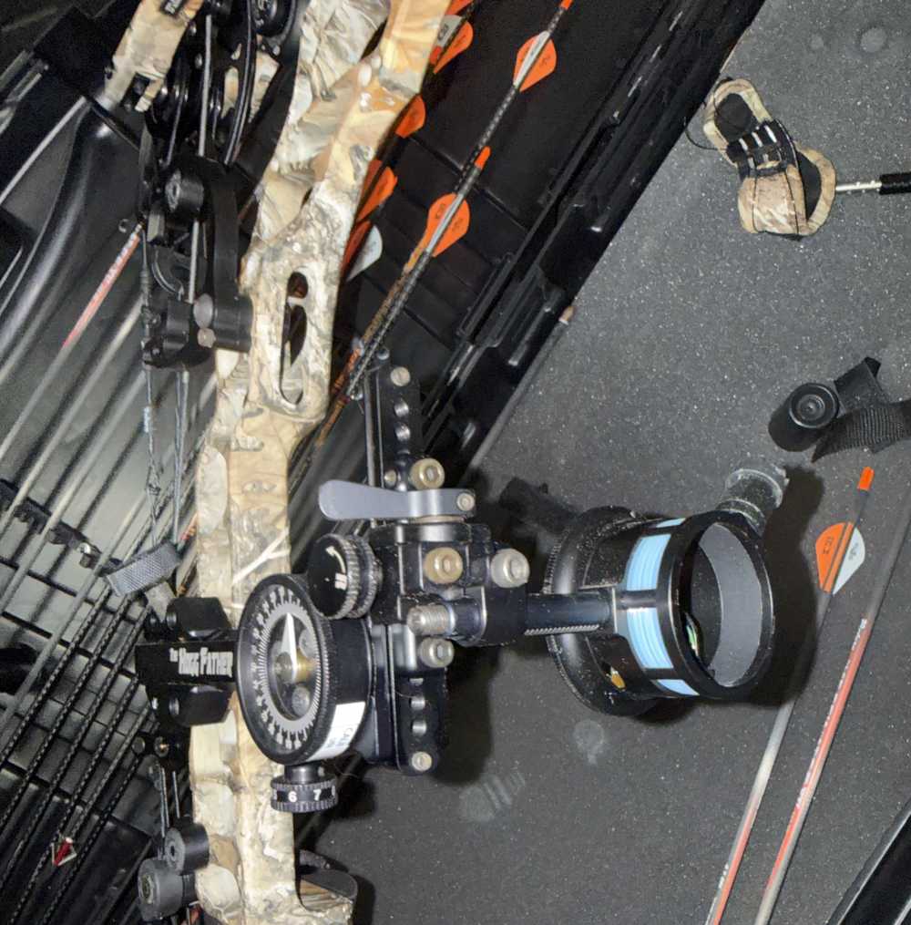 Mathews Vertix Compound Bow - Camo - With Case, Arrows & Accessories-img-4