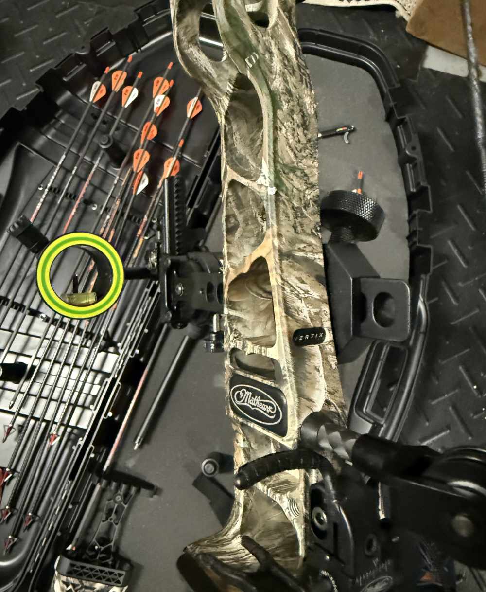 Mathews Vertix Compound Bow - Camo - With Case, Arrows & Accessories-img-1