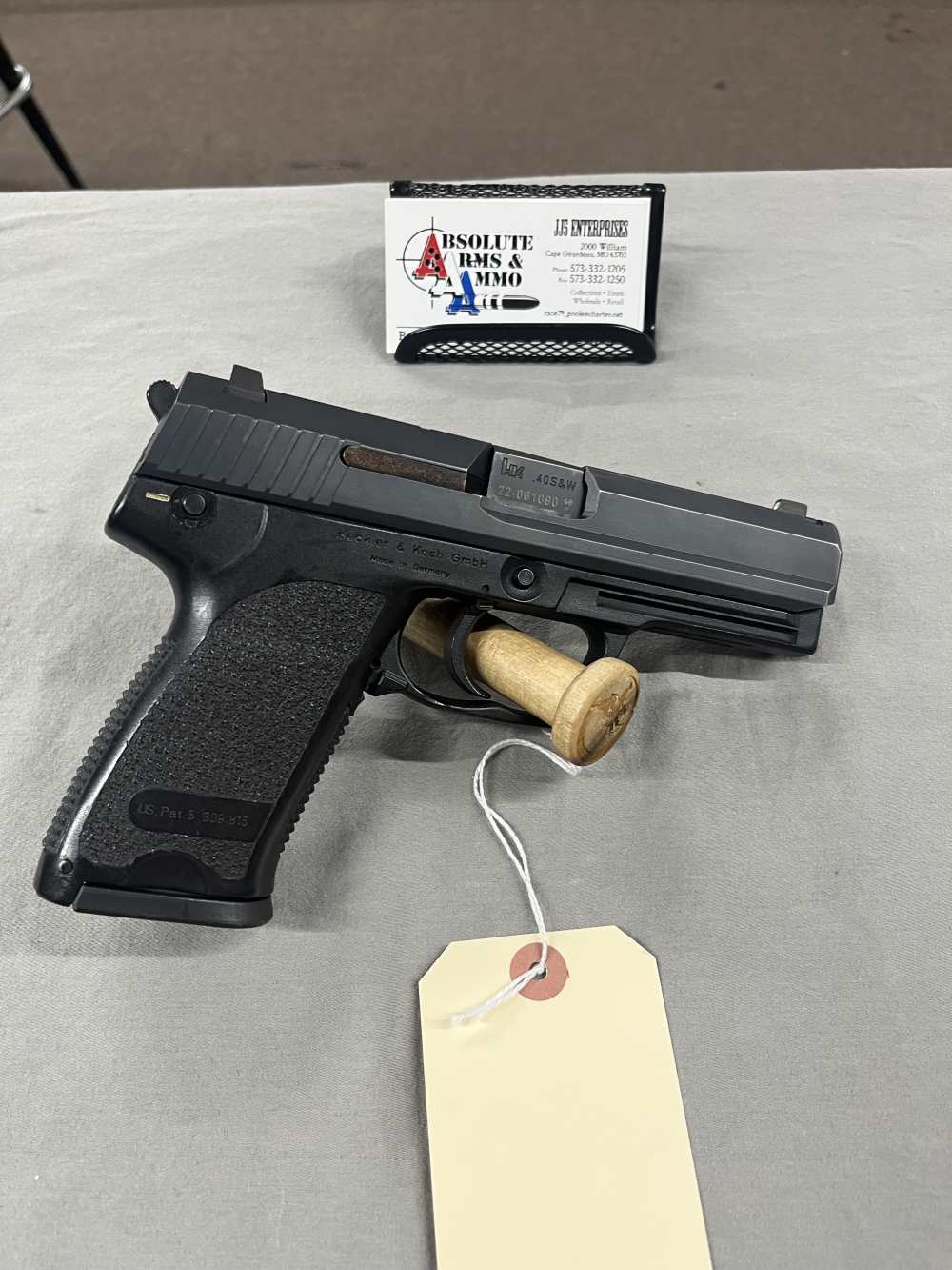 HK USP 40  40 S&W 13 round 93% with box and extra mag -img-2