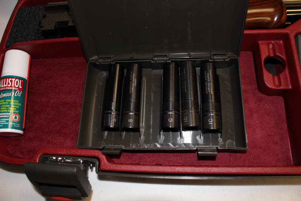 Caesar Guerini Magnus Sporting, 12 gauge, 32" barrels, New in case-img-25