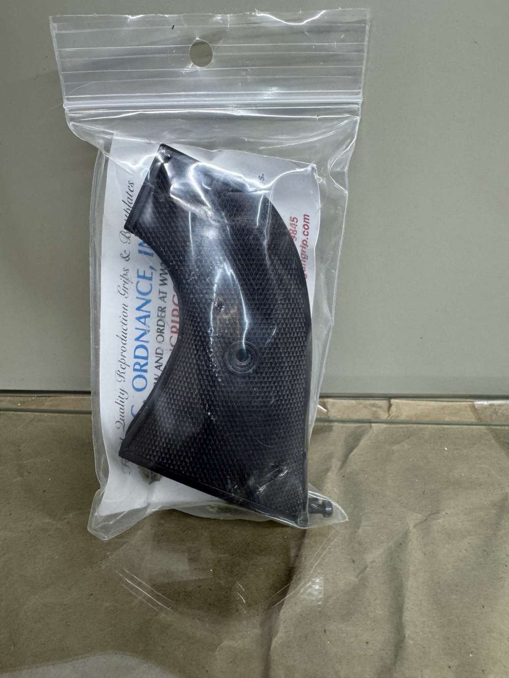 Pietta 1873 SA Revolver Grips C137 New in packaging -img-0