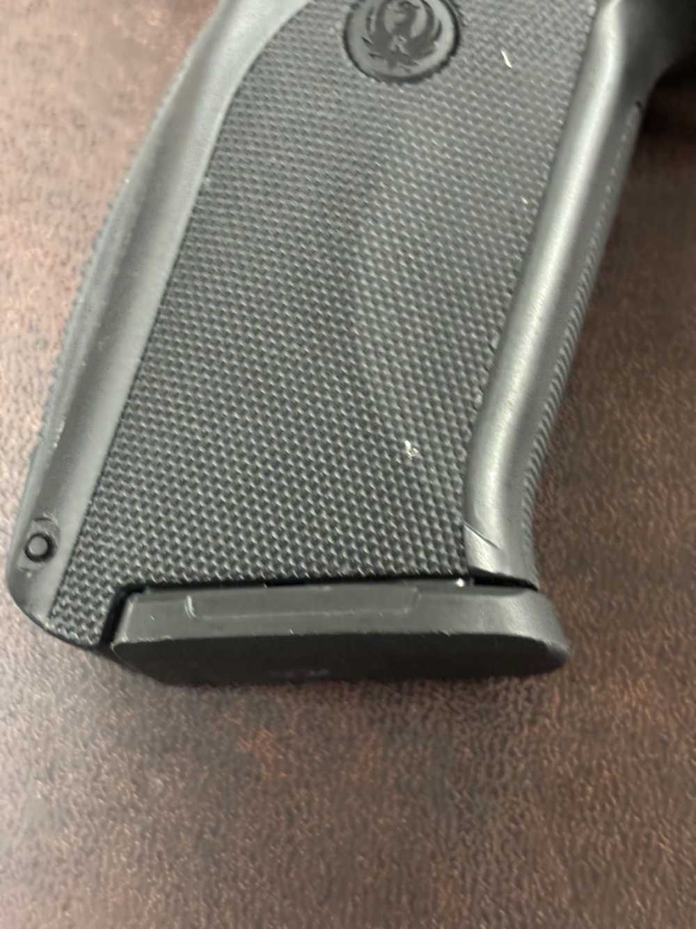 RUGER SR40 40 S&W SEMIAUTOMATIC. NO RESERVE -img-2