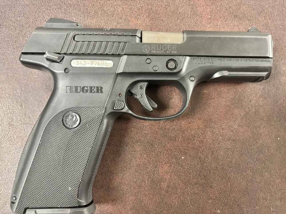 RUGER SR40 40 S&W SEMIAUTOMATIC. NO RESERVE -img-1