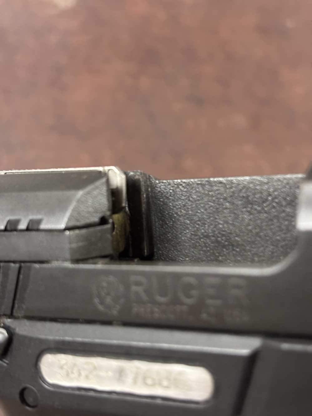 RUGER SR40 40 S&W SEMIAUTOMATIC. NO RESERVE -img-14