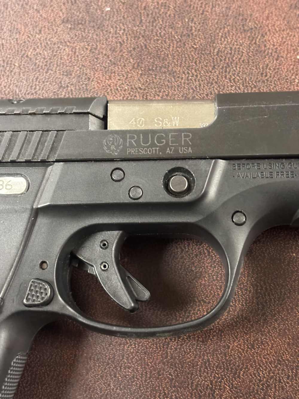 RUGER SR40 40 S&W SEMIAUTOMATIC. NO RESERVE -img-4