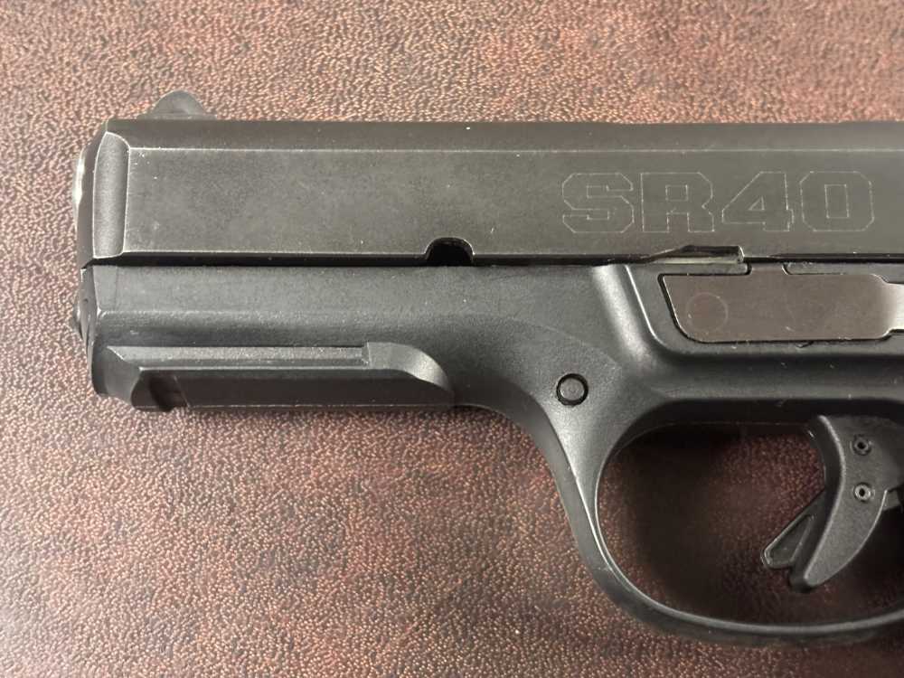 RUGER SR40 40 S&W SEMIAUTOMATIC. NO RESERVE -img-10