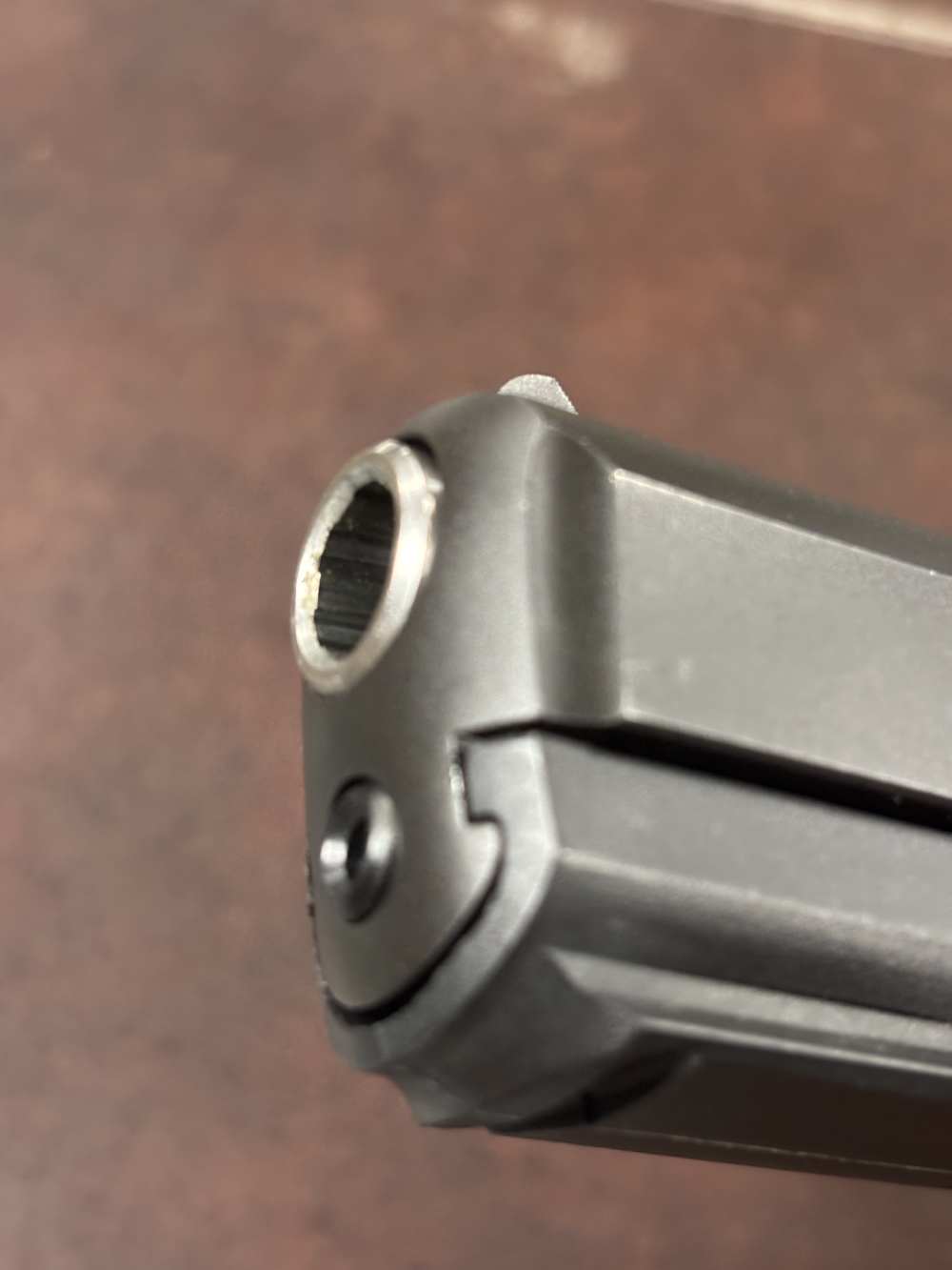 RUGER SR40 40 S&W SEMIAUTOMATIC. NO RESERVE -img-9